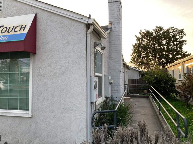 22093 Redwood Road, Castro Valley, CA 94546