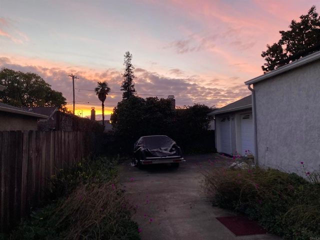 22093 Redwood Road, Castro Valley, CA 94546