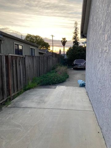22093 Redwood Road, Castro Valley, CA 94546