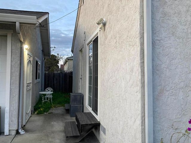 22093 Redwood Road, Castro Valley, CA 94546
