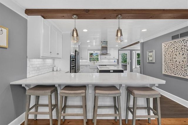 606 Camelot Drive, Liberty, MO 64068