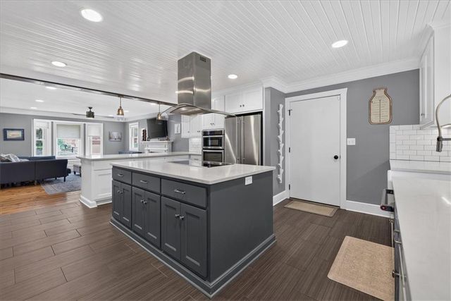 606 Camelot Drive, Liberty, MO 64068