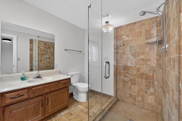 606 Camelot Drive, Liberty, MO 64068