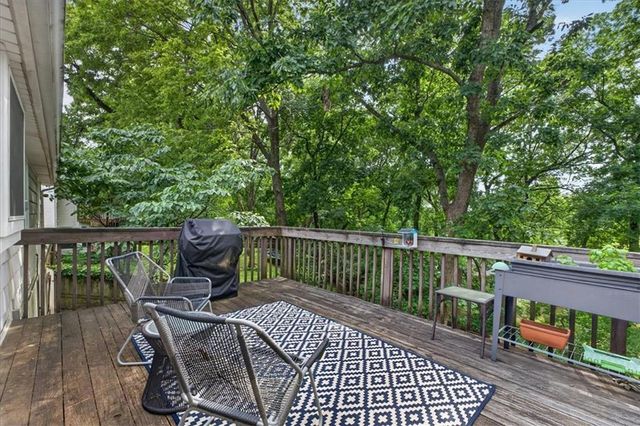 606 Camelot Drive, Liberty, MO 64068