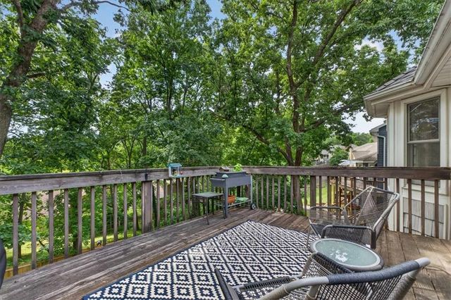 606 Camelot Drive, Liberty, MO 64068