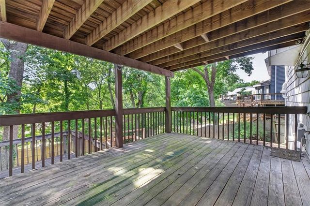 606 Camelot Drive, Liberty, MO 64068
