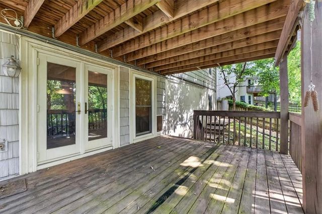 606 Camelot Drive, Liberty, MO 64068