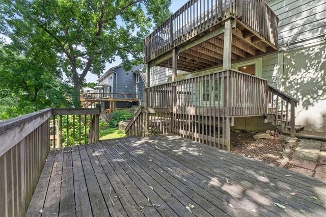 606 Camelot Drive, Liberty, MO 64068