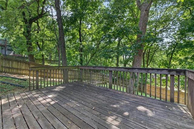 606 Camelot Drive, Liberty, MO 64068