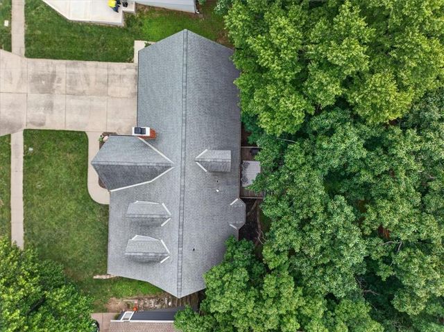 606 Camelot Drive, Liberty, MO 64068