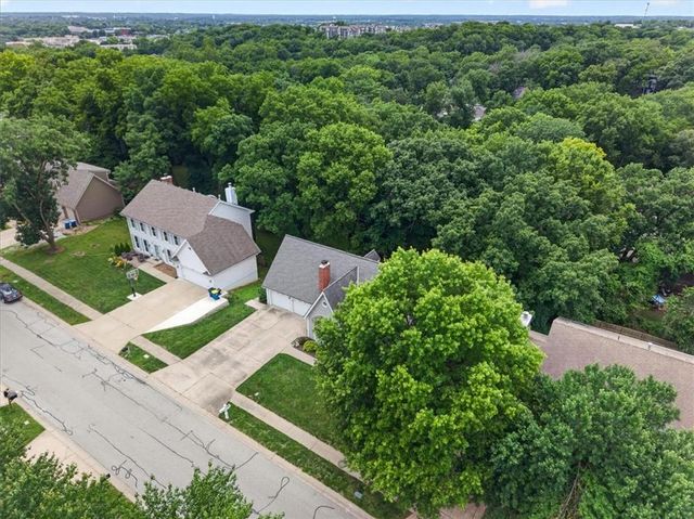 606 Camelot Drive, Liberty, MO 64068