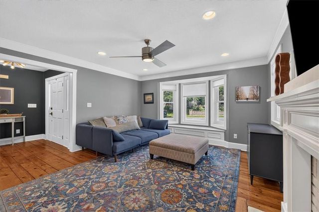 606 Camelot Drive, Liberty, MO 64068