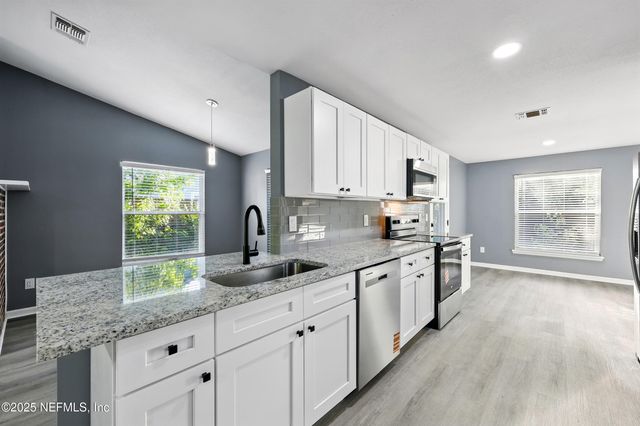 1662 SANDY HOLLOW Loop, Middleburg, FL 32068