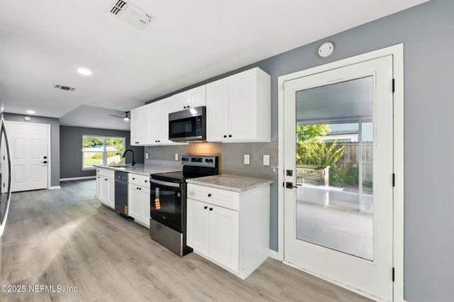 1662 SANDY HOLLOW Loop, Middleburg, FL 32068