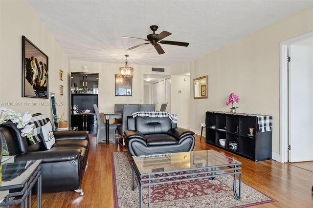 2871 Somerset Dr 212, Lauderdale Lakes, FL 33311