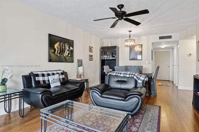 2871 Somerset Dr 212, Lauderdale Lakes, FL 33311