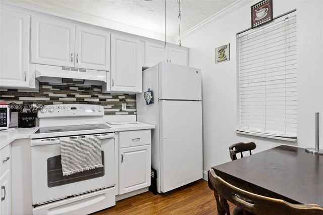 2871 Somerset Dr 212, Lauderdale Lakes, FL 33311