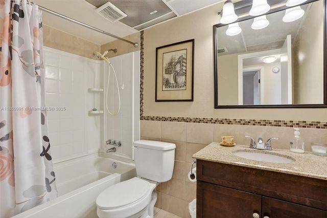 2871 Somerset Dr 212, Lauderdale Lakes, FL 33311