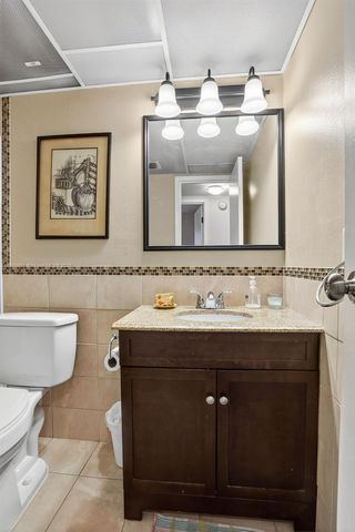 2871 Somerset Dr 212, Lauderdale Lakes, FL 33311