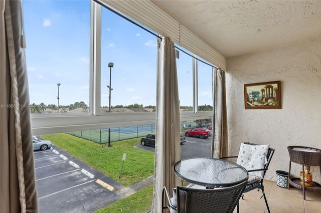 2871 Somerset Dr 212, Lauderdale Lakes, FL 33311
