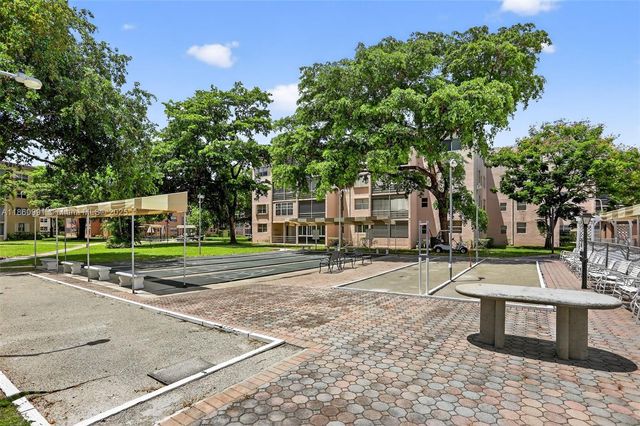 2871 Somerset Dr 212, Lauderdale Lakes, FL 33311