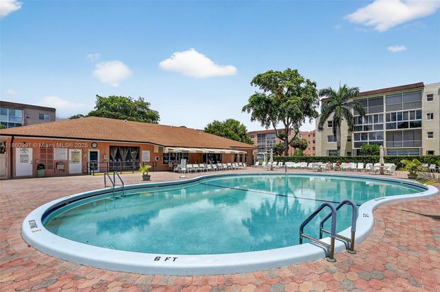 2871 Somerset Dr 212, Lauderdale Lakes, FL 33311