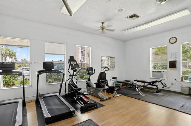 2871 Somerset Dr 212, Lauderdale Lakes, FL 33311