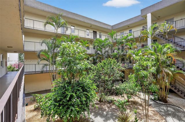 2871 Somerset Dr 212, Lauderdale Lakes, FL 33311