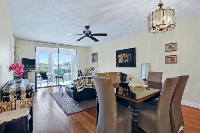 2871 Somerset Dr 212, Lauderdale Lakes, FL 33311