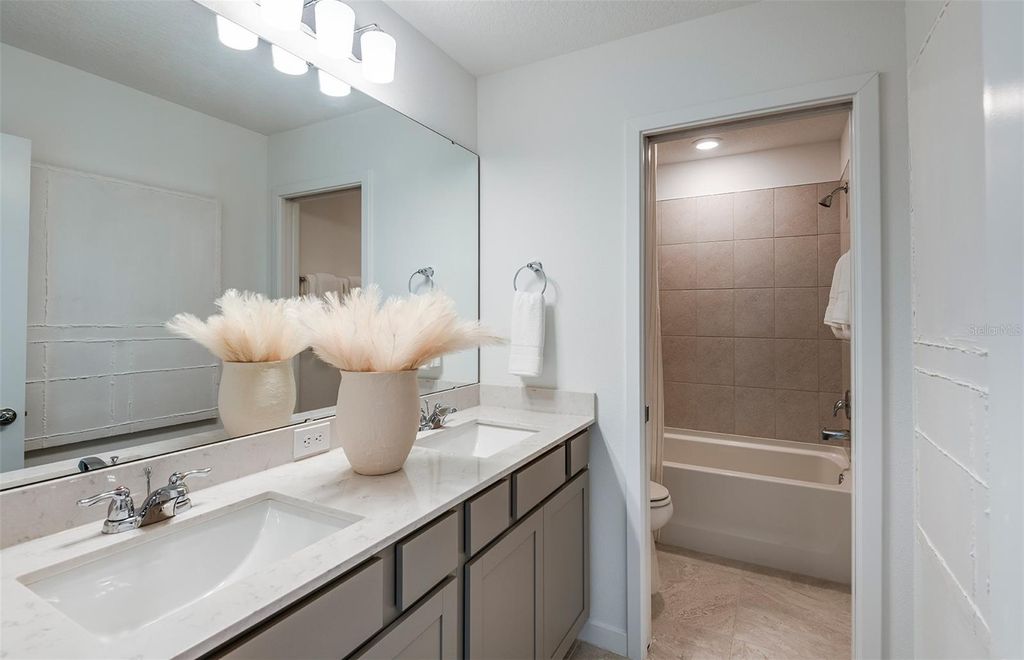 Image 11 of property listing at 6275 BROAD FIELD AVENUE, Apollo Beach, FL 33572