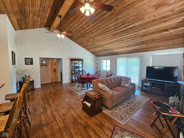 2 Calle De Real Street, Pendleton, IN 46064