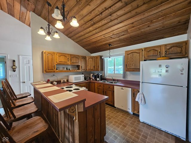 2 Calle De Real Street, Pendleton, IN 46064