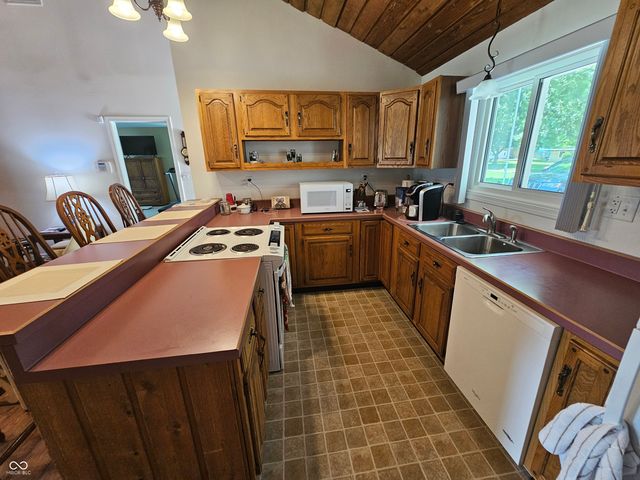 2 Calle De Real Street, Pendleton, IN 46064