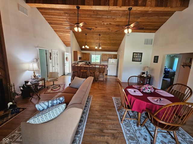 2 Calle De Real Street, Pendleton, IN 46064