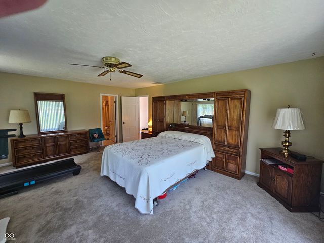 2 Calle De Real Street, Pendleton, IN 46064