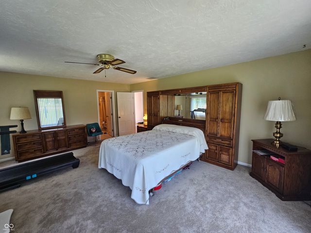 2 Calle De Real Street, Pendleton, IN 46064