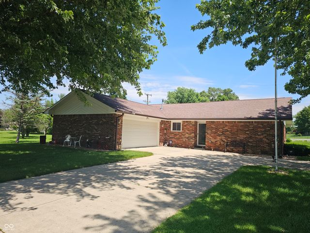 2 Calle De Real Street, Pendleton, IN 46064