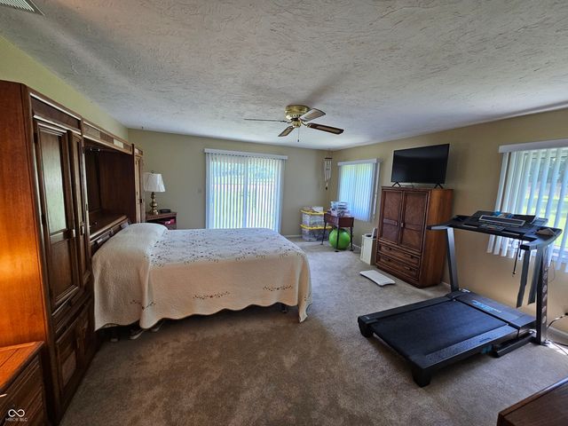 2 Calle De Real Street, Pendleton, IN 46064