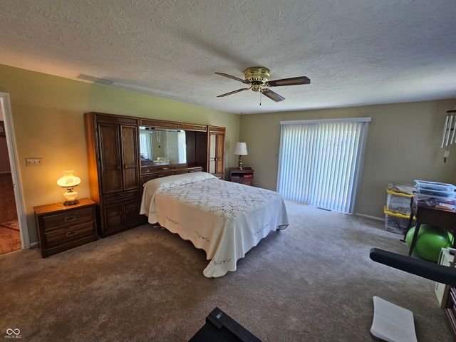 2 Calle De Real Street, Pendleton, IN 46064