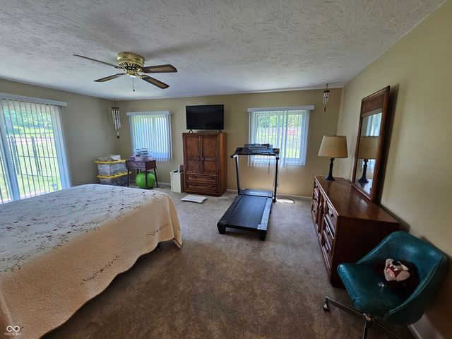 2 Calle De Real Street, Pendleton, IN 46064