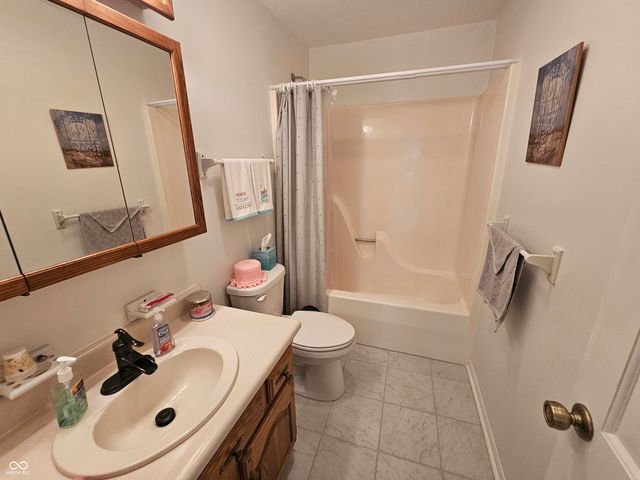 2 Calle De Real Street, Pendleton, IN 46064