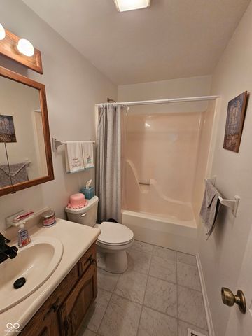 2 Calle De Real Street, Pendleton, IN 46064