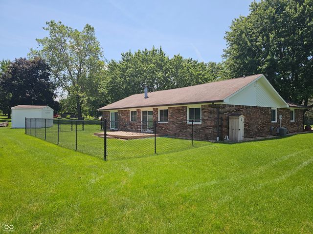2 Calle De Real Street, Pendleton, IN 46064