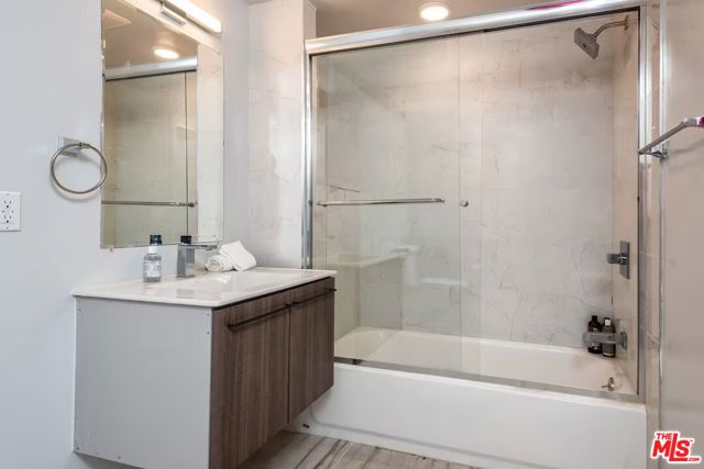 917 S Berendo Street 302, Los Angeles, CA 90006