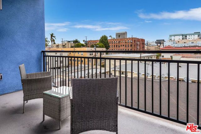 917 S Berendo Street 302, Los Angeles, CA 90006