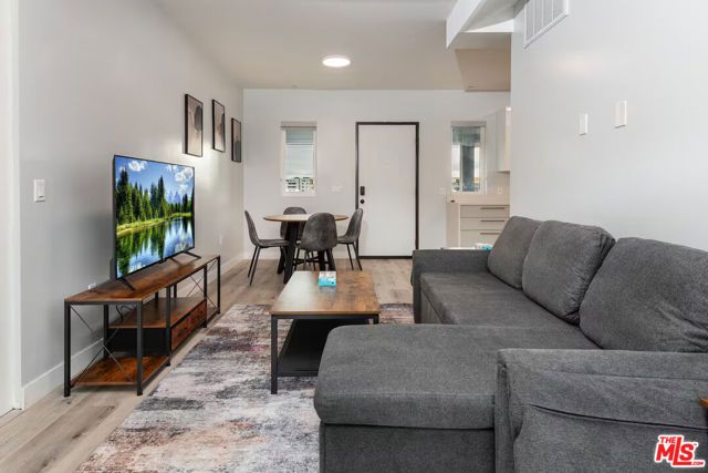 917 S Berendo Street 302, Los Angeles, CA 90006