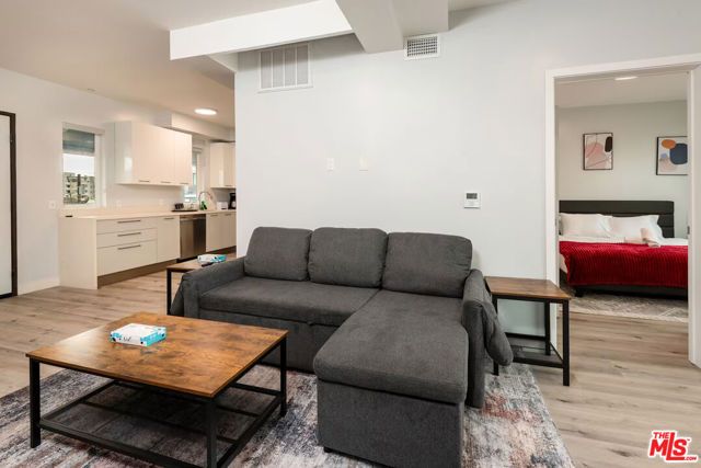 917 S Berendo Street 302, Los Angeles, CA 90006