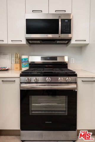 917 S Berendo Street 302, Los Angeles, CA 90006