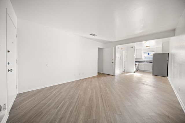 320 E 4th Street 204, Arlington, TX 76010