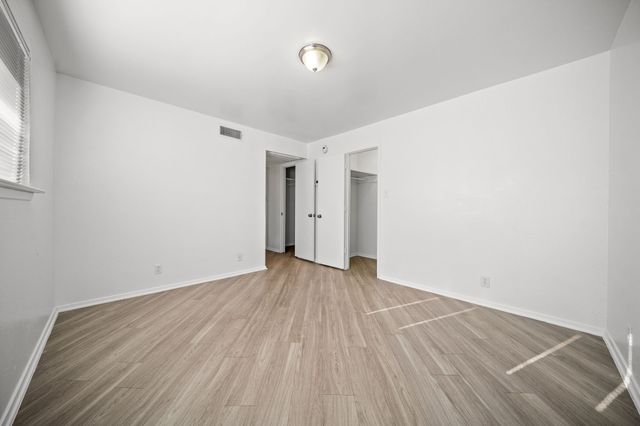 320 E 4th Street 204, Arlington, TX 76010